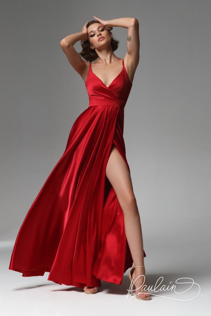 Amazing dress with a hot neckline and a high slit along the leg- NISSA | Paulain